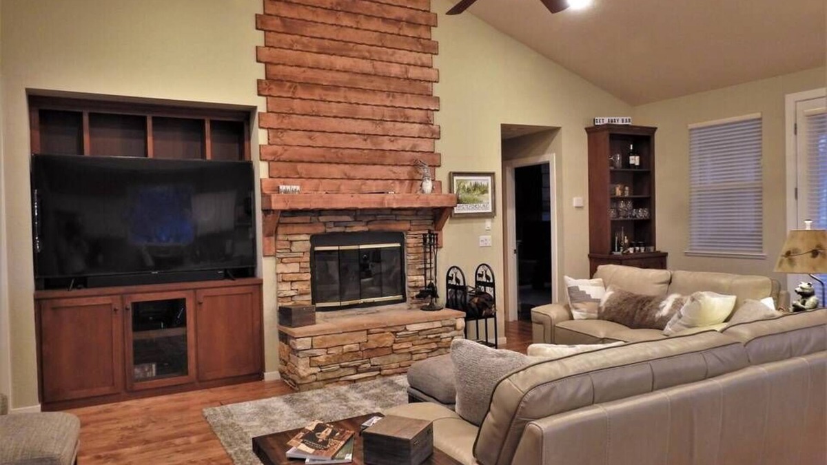 Angels Camp House | Beautifully furnished home with HOT TUB