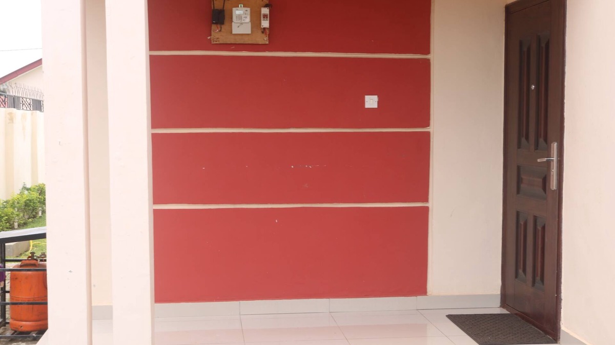 West Coast Division House | Beautifully furnished new home that is strategically placed.
