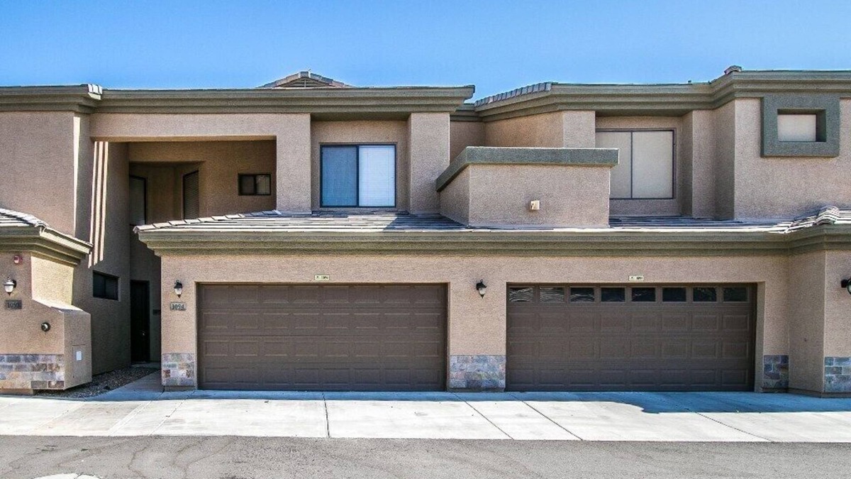 Fox Crossing Condo | Beautifully Furnished Condo Backing to The Water @ "The Bridges" -Chandler