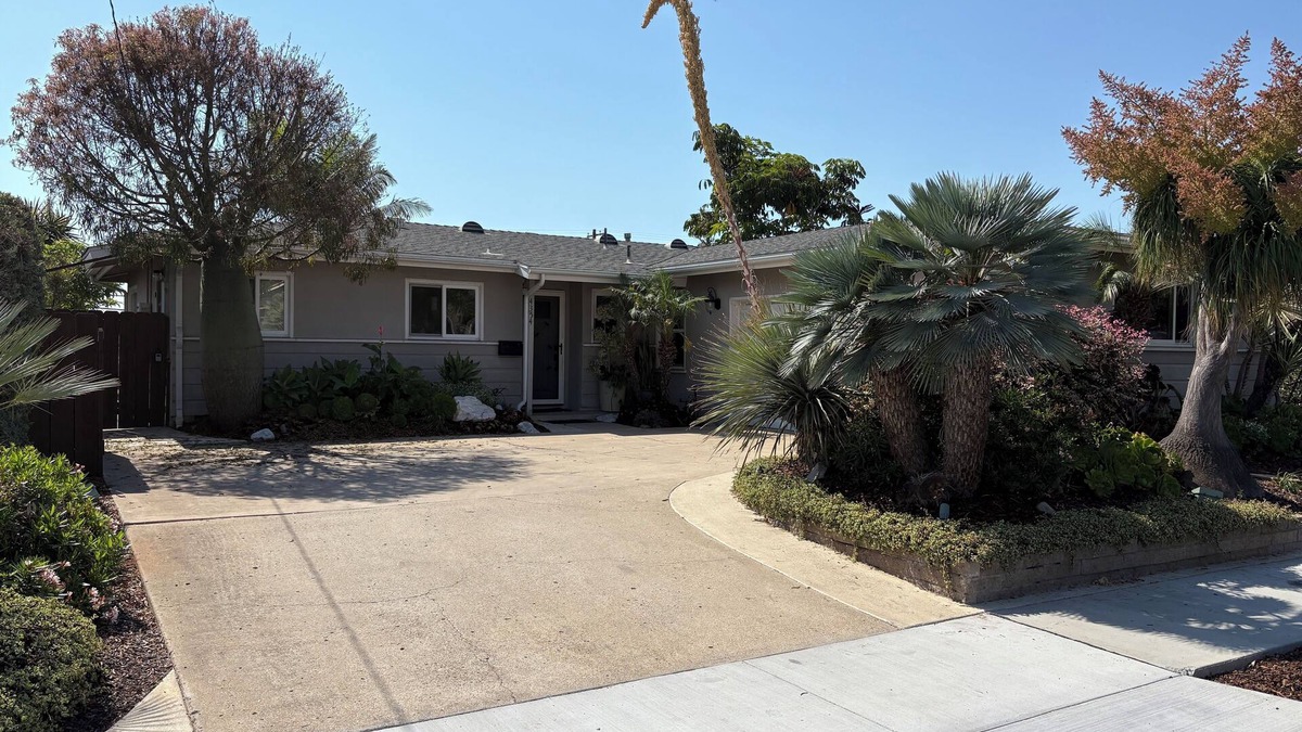 Clairemont House | Beautifully landscaped 3-BR/2BA house. centrally located/beaches,downtown+more