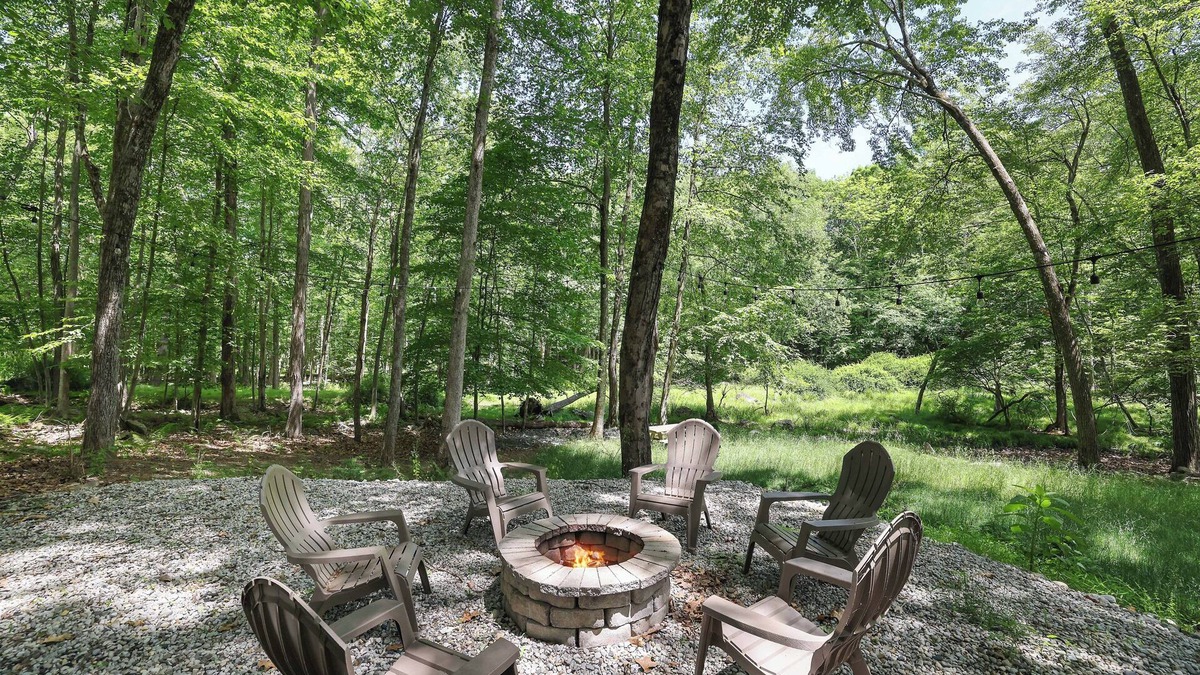 East Stroudsburg House | Beautifully renovated home 8 miles to camelback w/hot tub, game room & fire pit