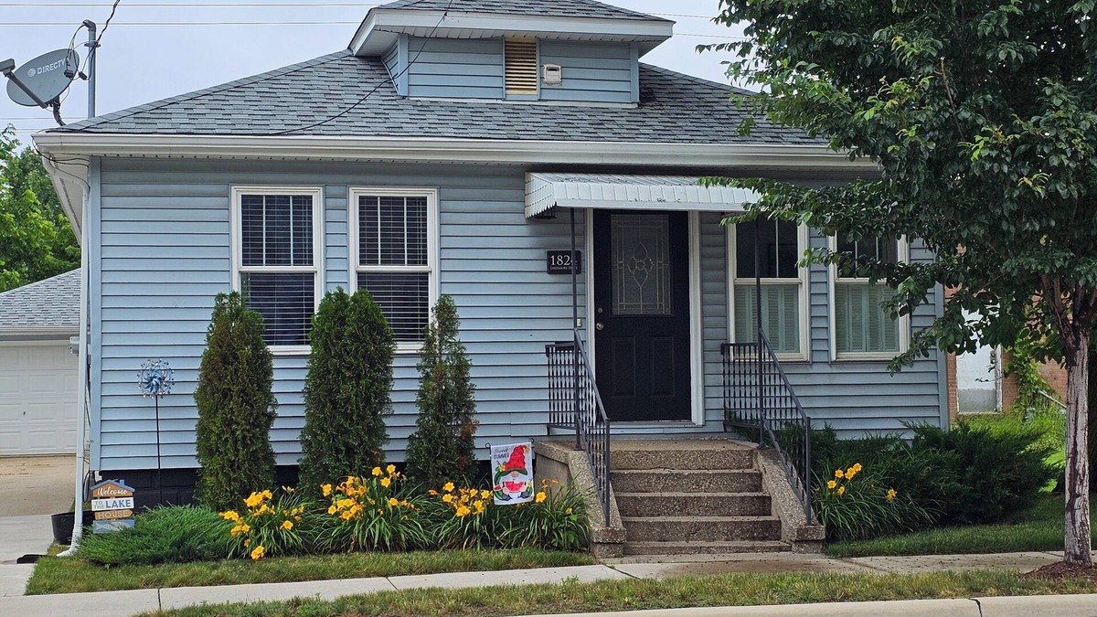 Lakeside House | Beautifully redone, close to lake, fenced yard, no pet fee!