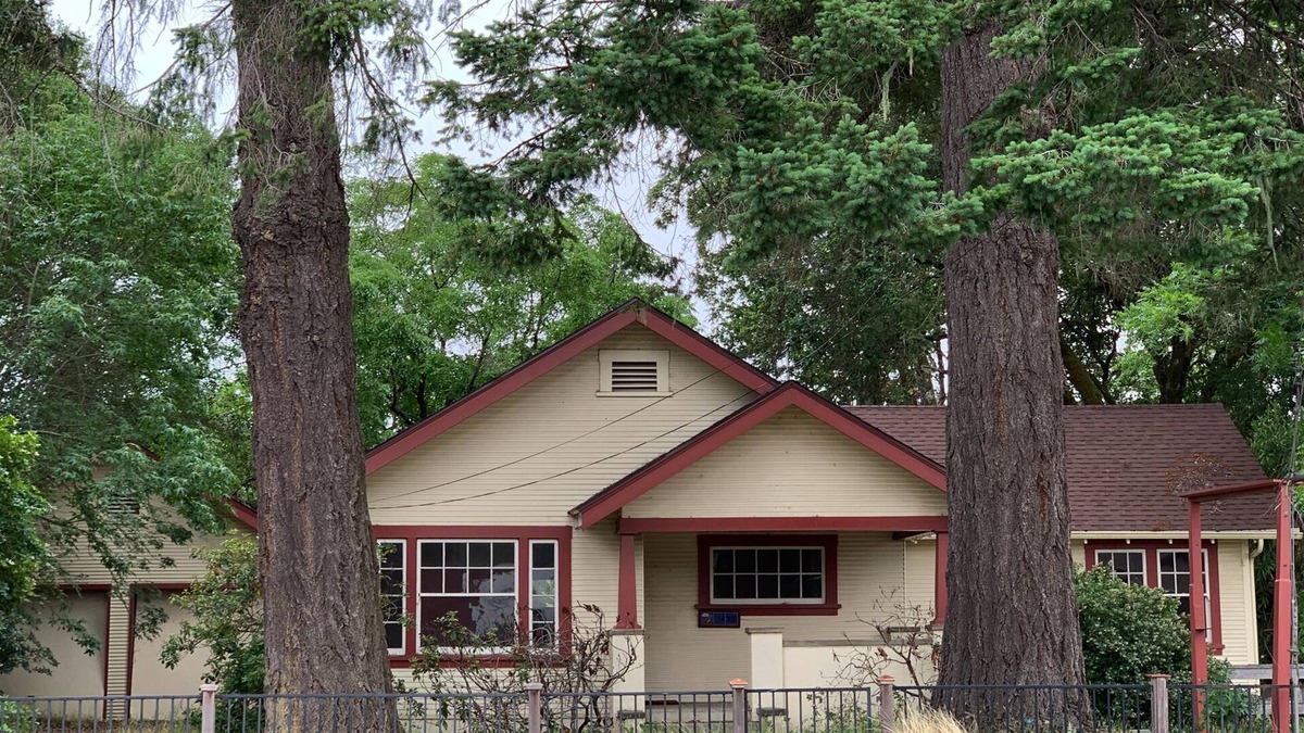 Boonville House | Beautifully Refurbished Wine Country Gem