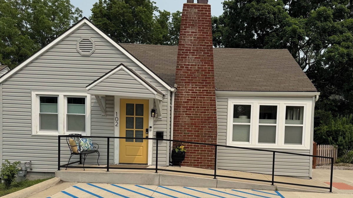 Lee's Summit House | Beautifully remodeled historic home steps away from downtown Lee's Summit, MO