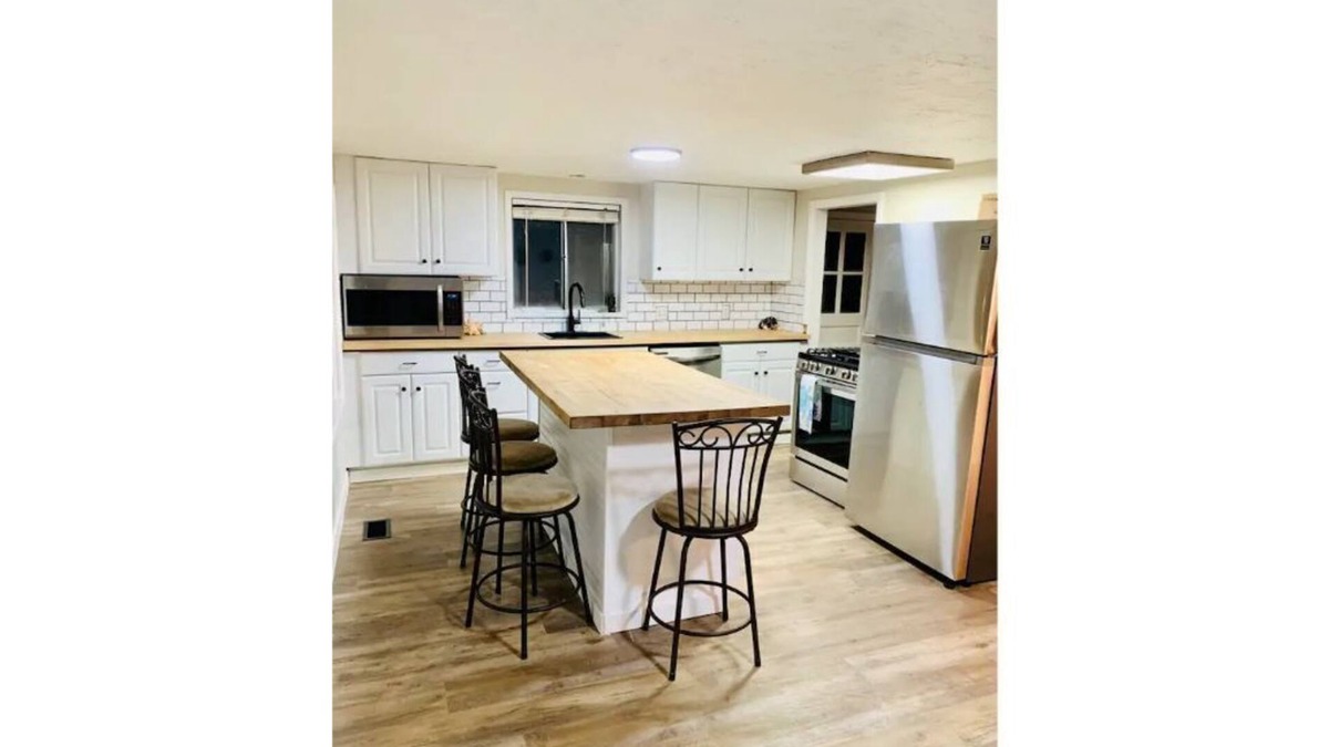Lakeview House | Beautifully Remodeled Home Near the Universities