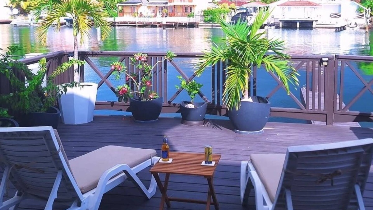 Bouvet Island House | Beautifully renovated villa less than 5 minutes from the beach