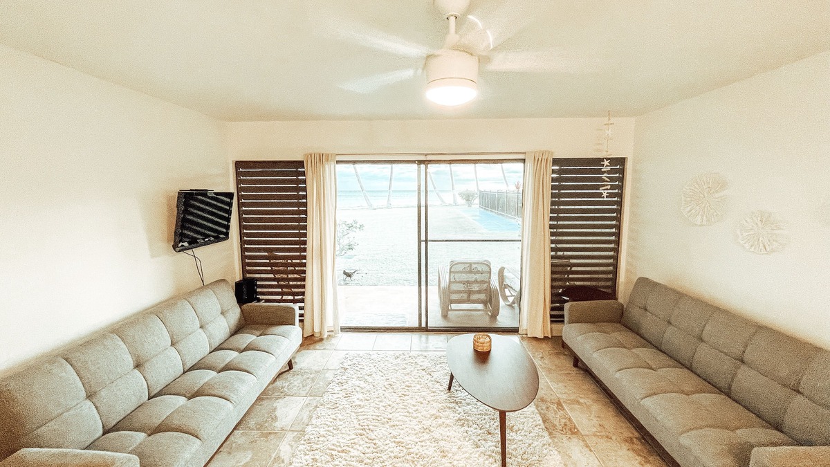 Kaunakakai Condo | Beautifully Renovated Beachfront Condo