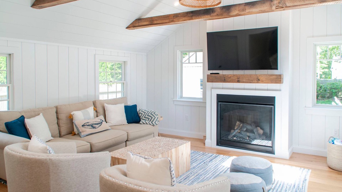 Wianno House | Beautifully Renovated Cape Cottage with Pool!