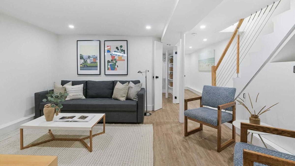 Little Italy Apartment | Beautifully renovated one-bedroom in Queen West!