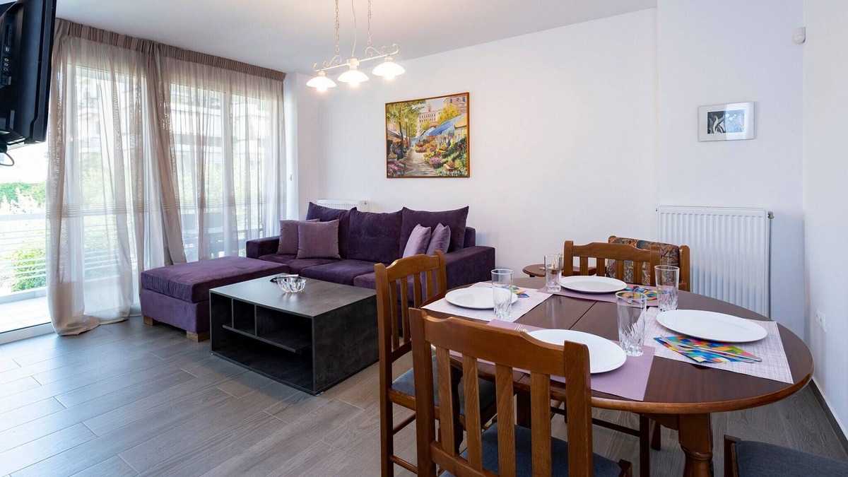 Glyfada Apartment | ⭐Beautifully renovated flat in superb location⭐
