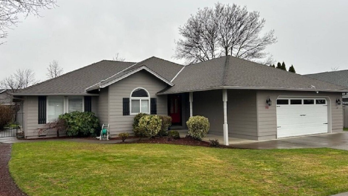 Medford House | Beautifully Renovated Sleeps up to 8 in East Medford