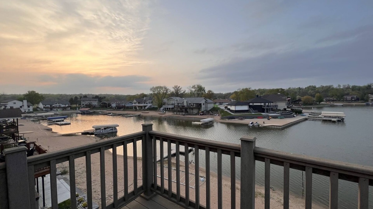 Papillion House | Beautifully renovated lake house - sleeps up to 18!