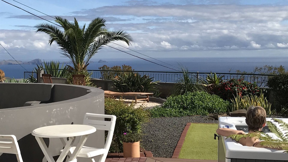 Gaula Villa | Beautifully restored old Quinta with incredible views and spa bath in the garden