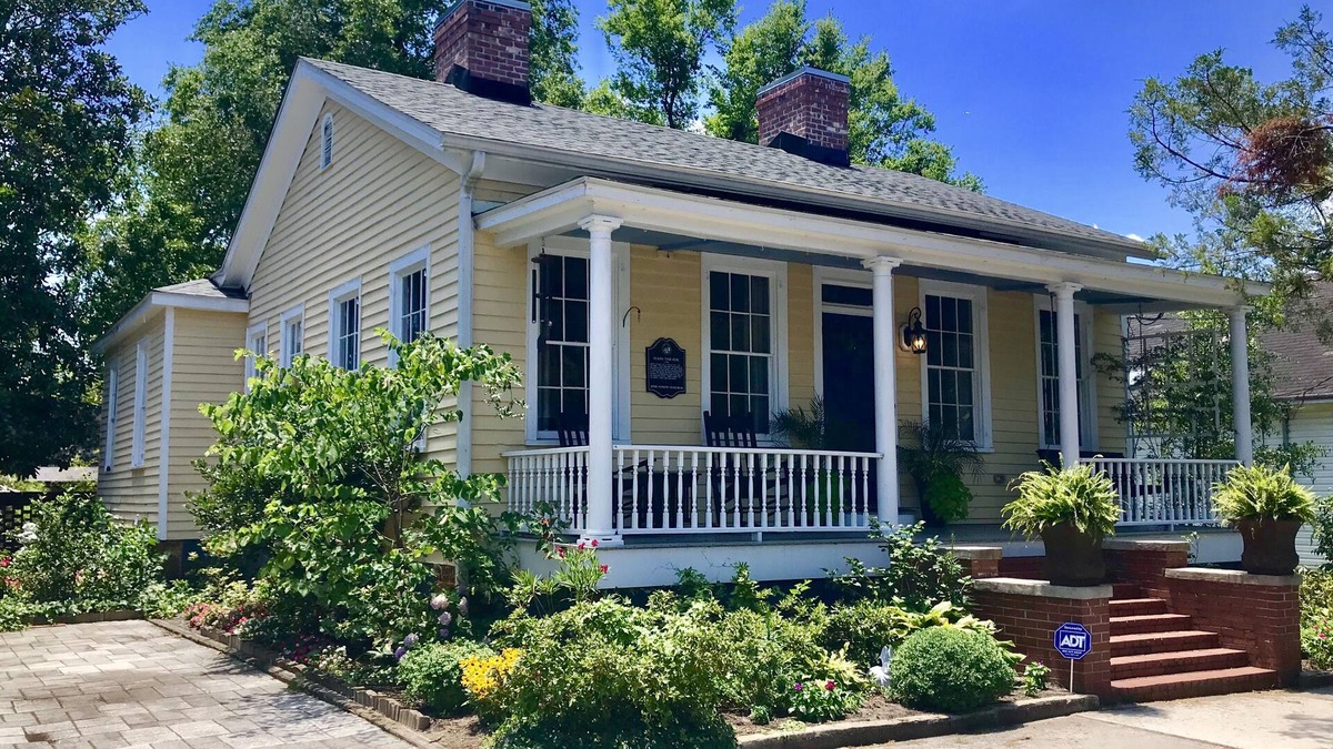 Wilmington Historic District House | Beautifully restored home in Wilmington Historic District with pool