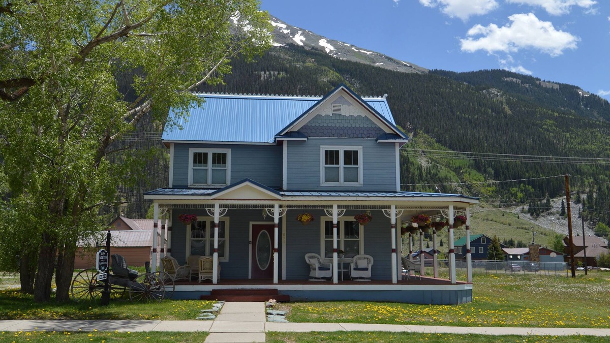 Silverton House | Beautifully restored Victorian Mountain home furnished with authentic antiques!