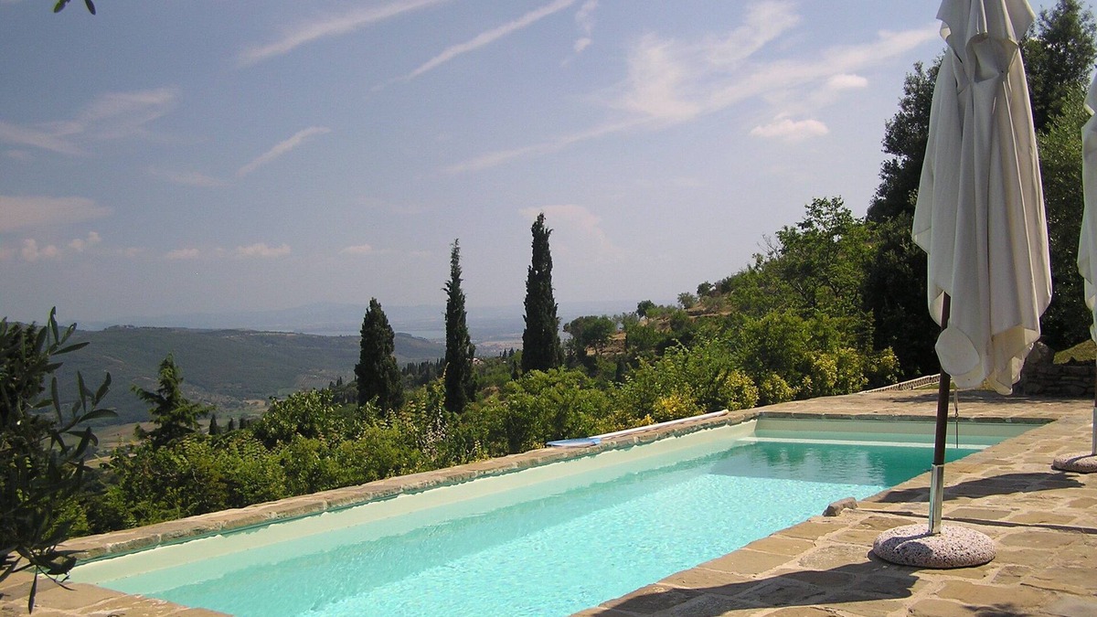 Cortona House | Beautifully Restored Villa- Comfortable & Modern with Pool, Wifi & Views.