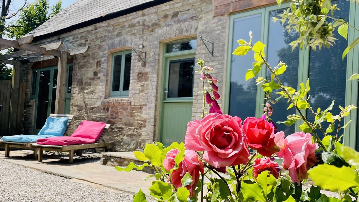 Truro Cottage | Beautifully restored Victorian Coachhouse