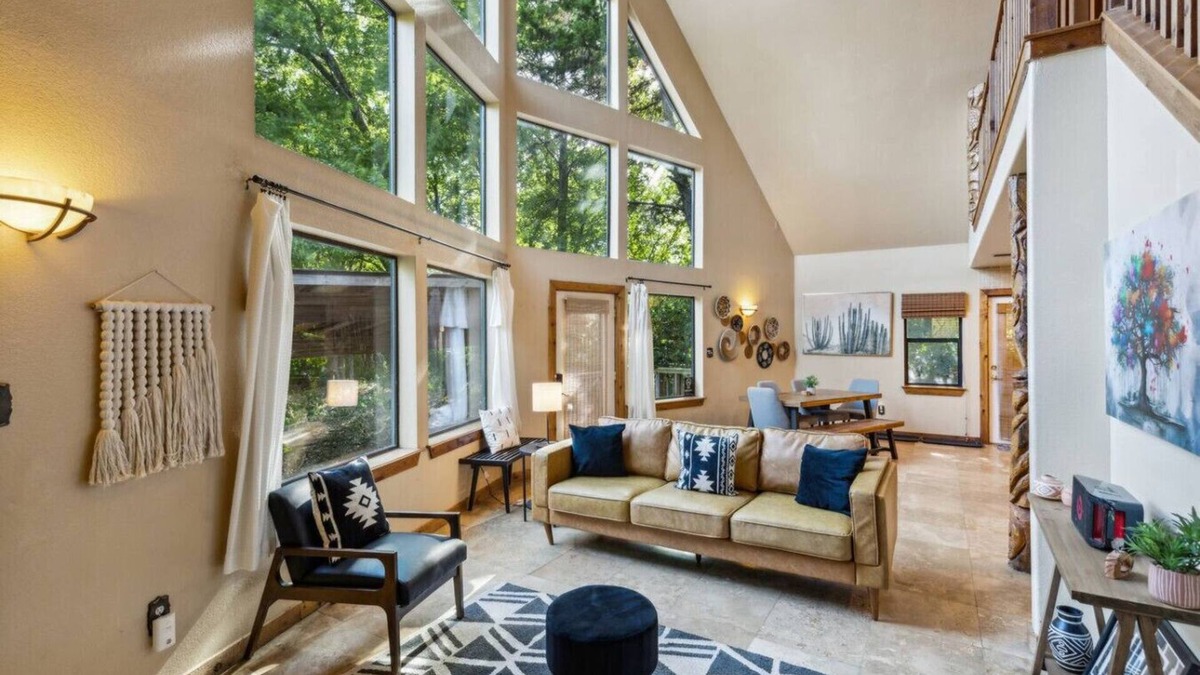 Oak Cliff House | Beautifully Secluded 3BR Home