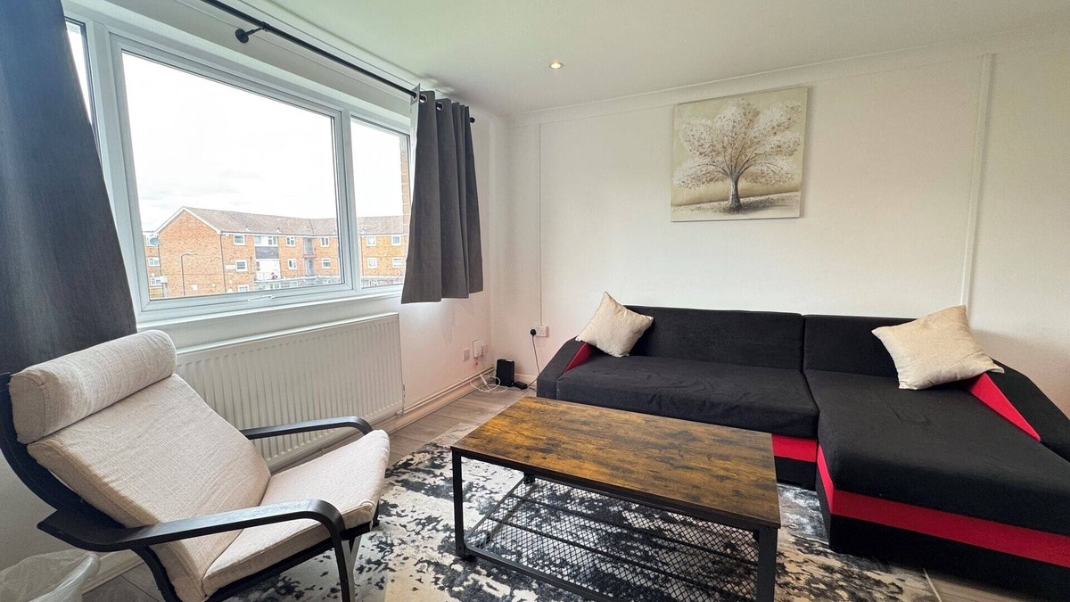 Northolt Mandeville Apartment | Beautifully Styled 2BR with Free Parking Northolt