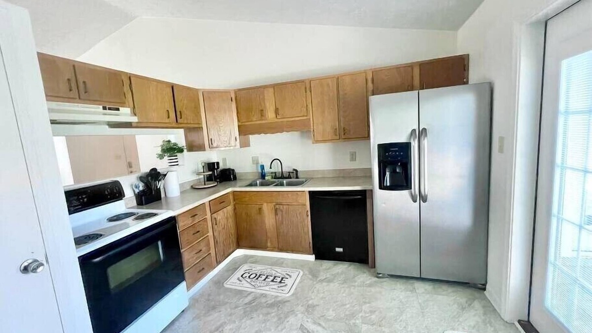 Acton House | Beautifully Updated 3bd/2ba, 2 Car Garage!