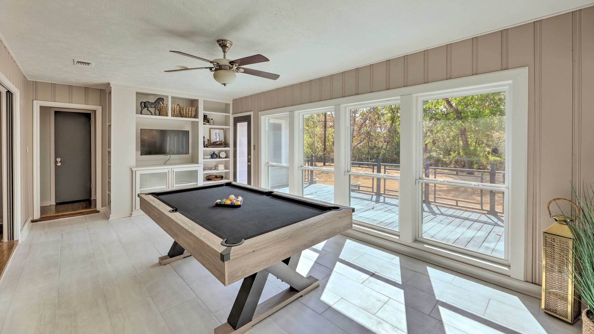 North Garden Acres Cottage | Beautifully Updated Home < 2 Mi to Texas A&m!