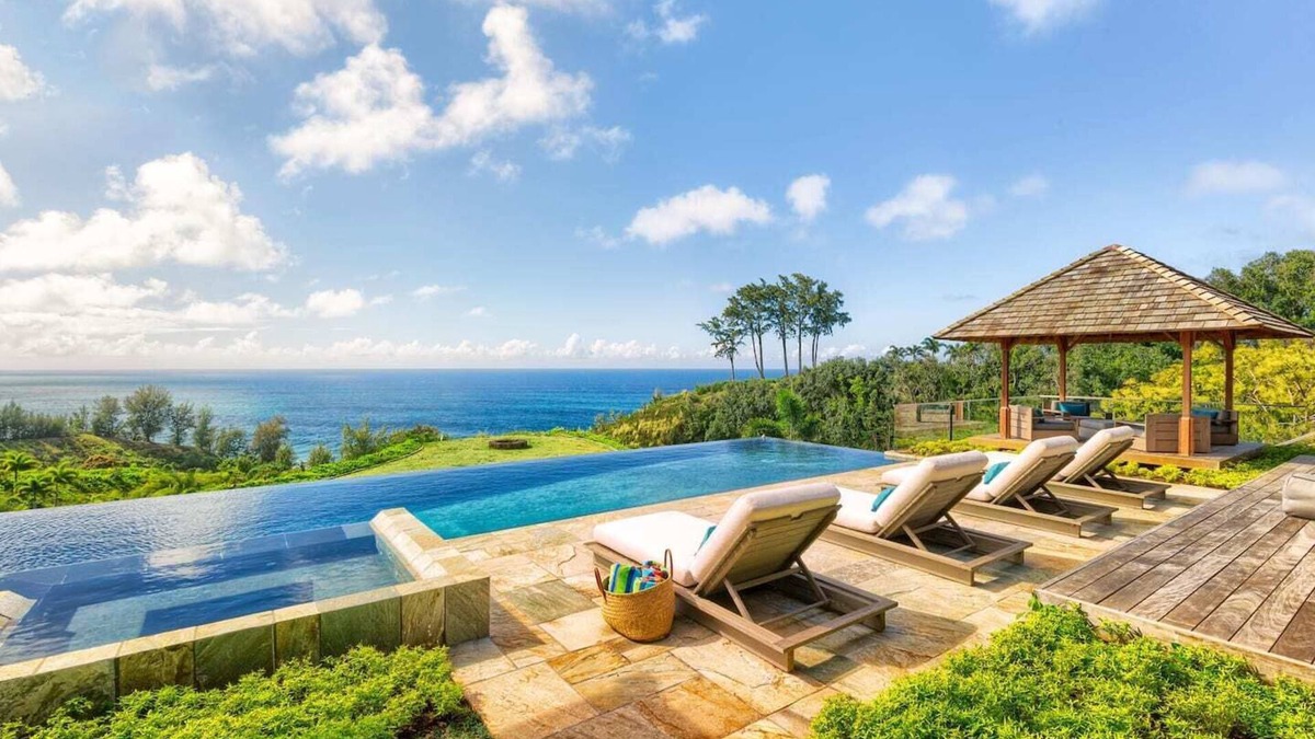 Kilauea House | Beauty and modernity meet in this standout oceanfront home perched above Secret Beach.