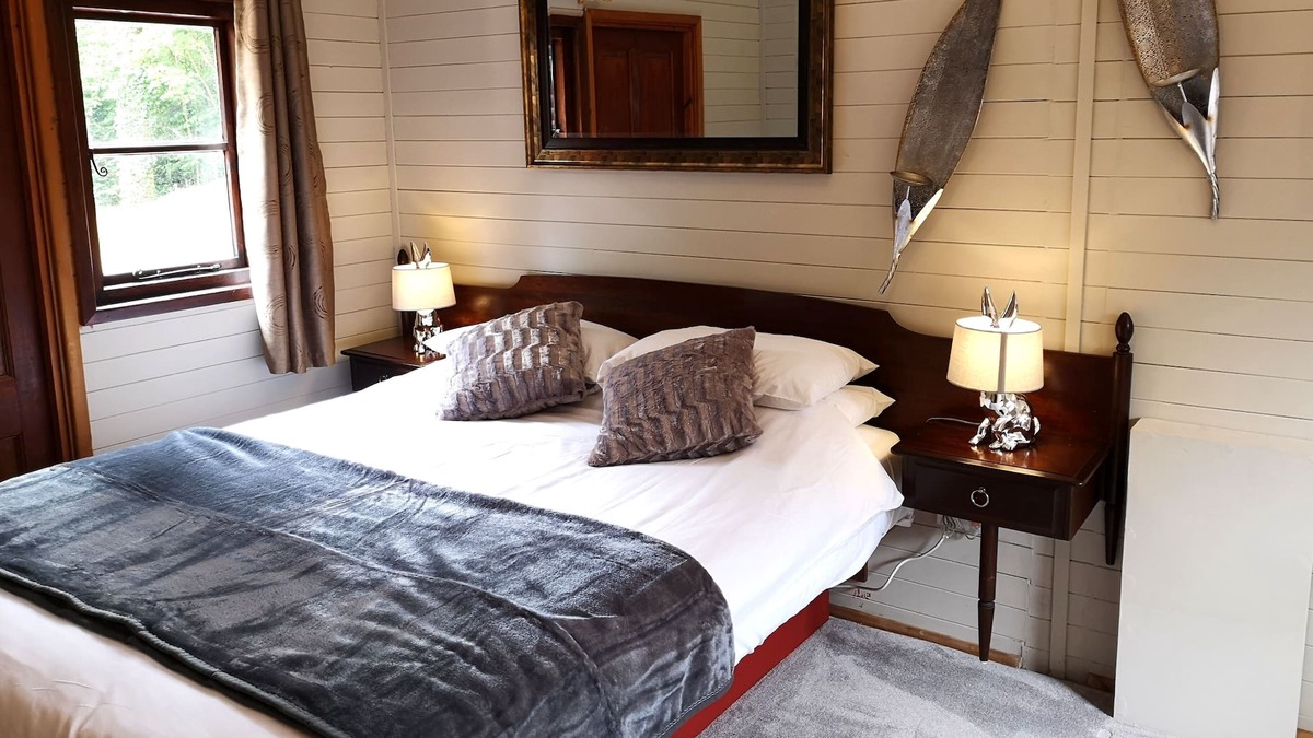 Warminster Ski Chalet | Beaver 1 HuntersMoon-warminster-Wiltshire