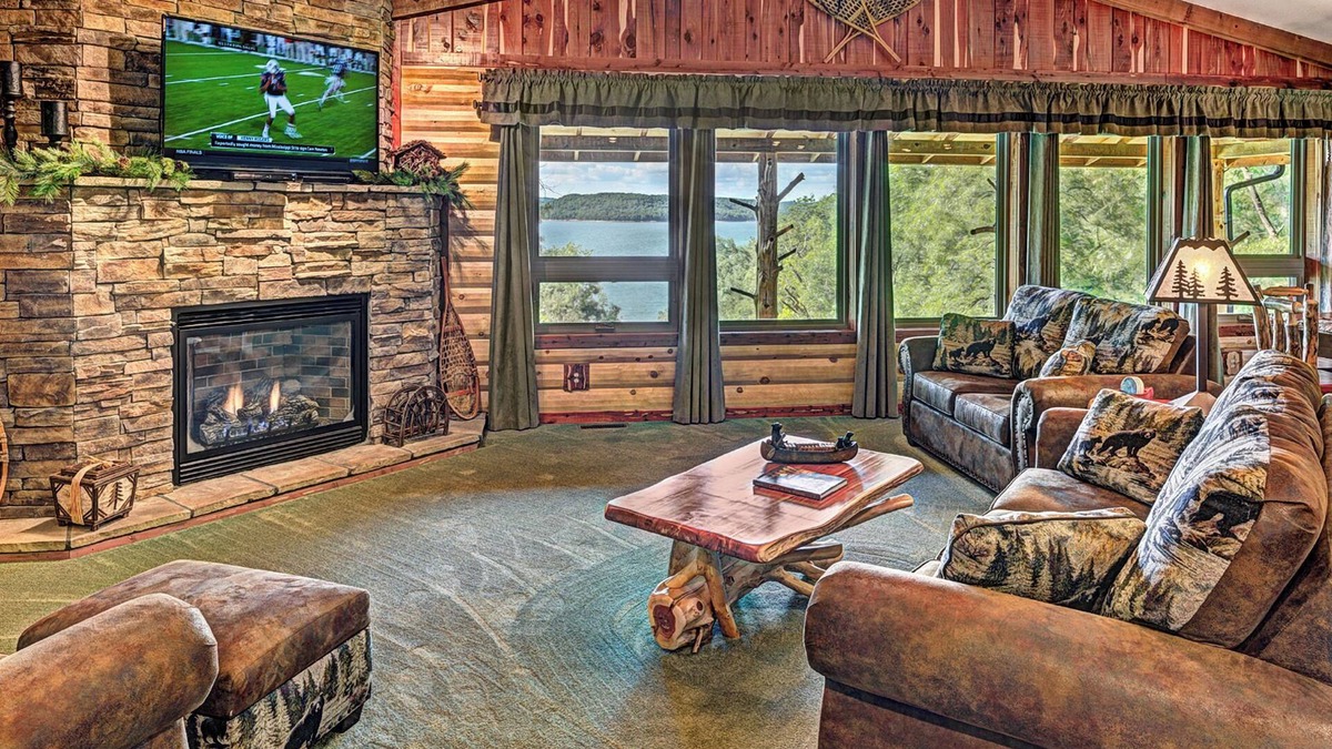 Sylvan Shores Cabin | Beaver Lake Waterfront Homestead House with Hot Tub ON Beaver Lake w/Dock/Slips. Rate based on 4 people.