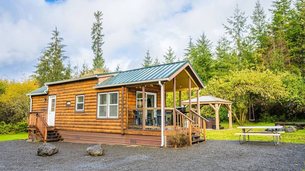 Beaver House | Beaver's Den: Private & Cozy Experience
