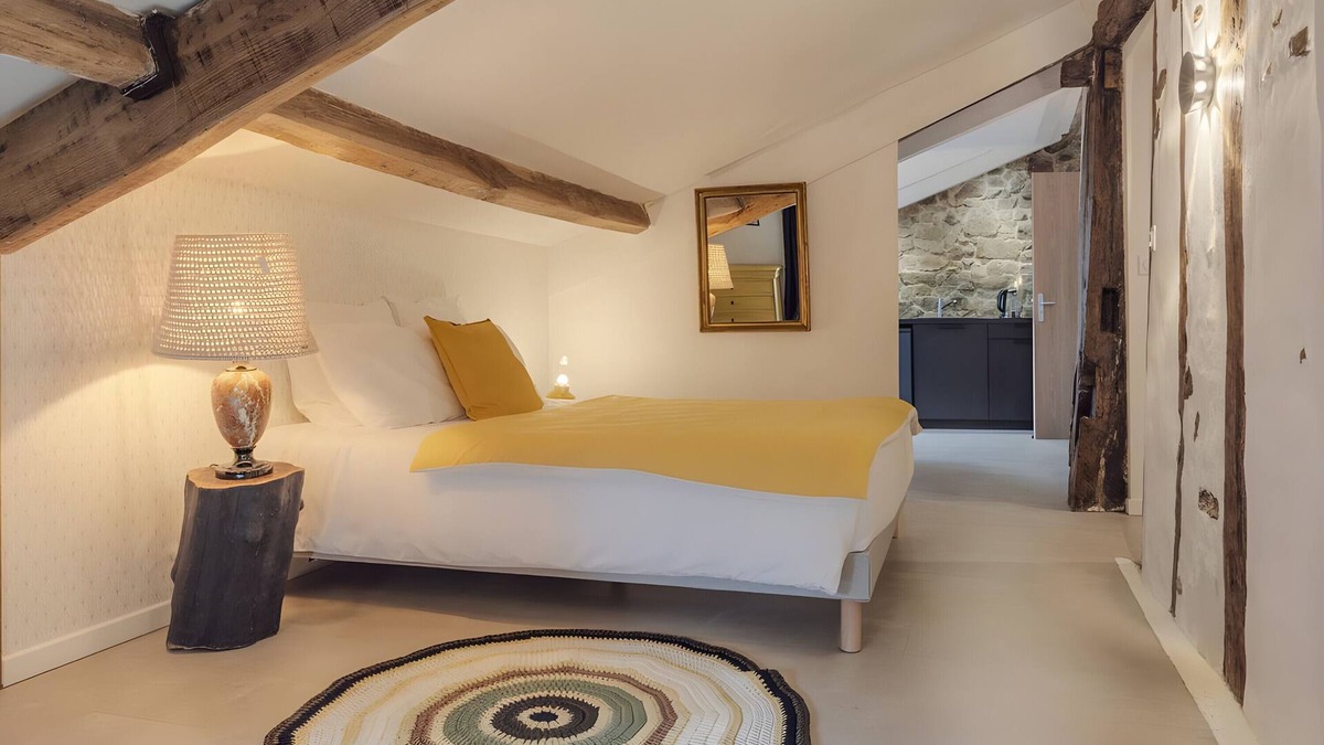 La Bastide-Clairence Bed & Breakfast | Bed and Breakfast 'Etxea' with Mountain View, Wi-Fi and Air Conditioning
