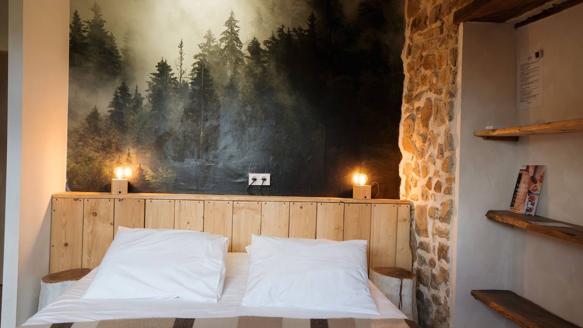 La Bastide-Clairence Bed & Breakfast | Bed and Breakfast 'Maison Perbos 1556 - Ursuya' with Shared Pool, Wi-Fi and Air Conditioning