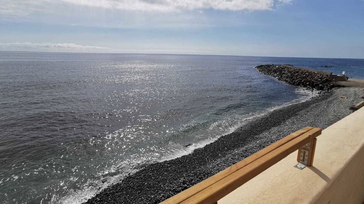 Pozo Izquierda House | Bed and Breakfast by the Sea