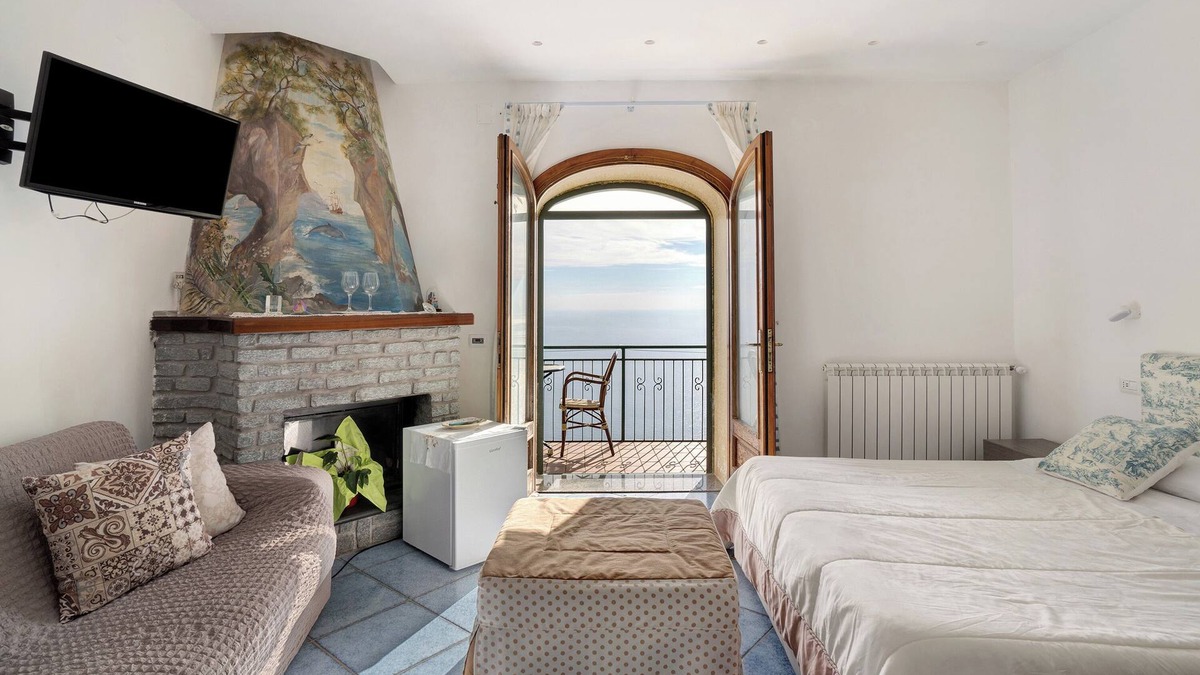 San Michele Bed & Breakfast | Bed and Breakfast 'Camera Fiordo Con Vista Mare' with Sea View, Wi-Fi and Air Conditioning