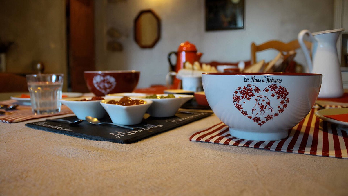 Hotonnes Bed & Breakfast | Bed and Breakfast 'Chez Louve Bleue Chambre Côté Ruche' with Mountain View, Shared Terrace and Wi-Fi