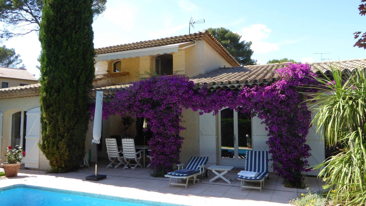 Saint-Raphael Bed & Breakfast | BED AND BREAKFAST, private 1st floor in villa