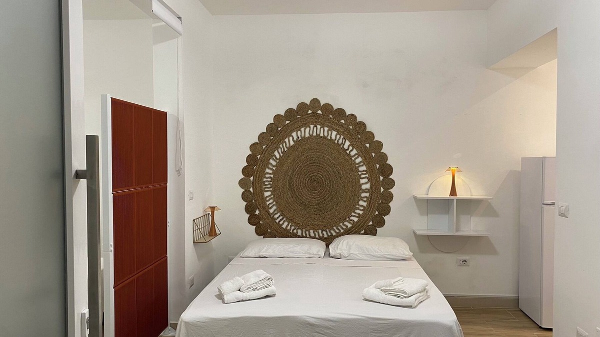 Sant'Isidoro House | Bed and Breakfast 'Isid'Oro Rooms - Camera 2' with Wi-Fi and Air Conditioning