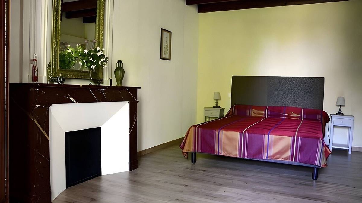 Reaux Bed & Breakfast | Bed and Breakfast 'Le Vieux Noyer - Tilleul' with Shared Garden and Wi-Fi