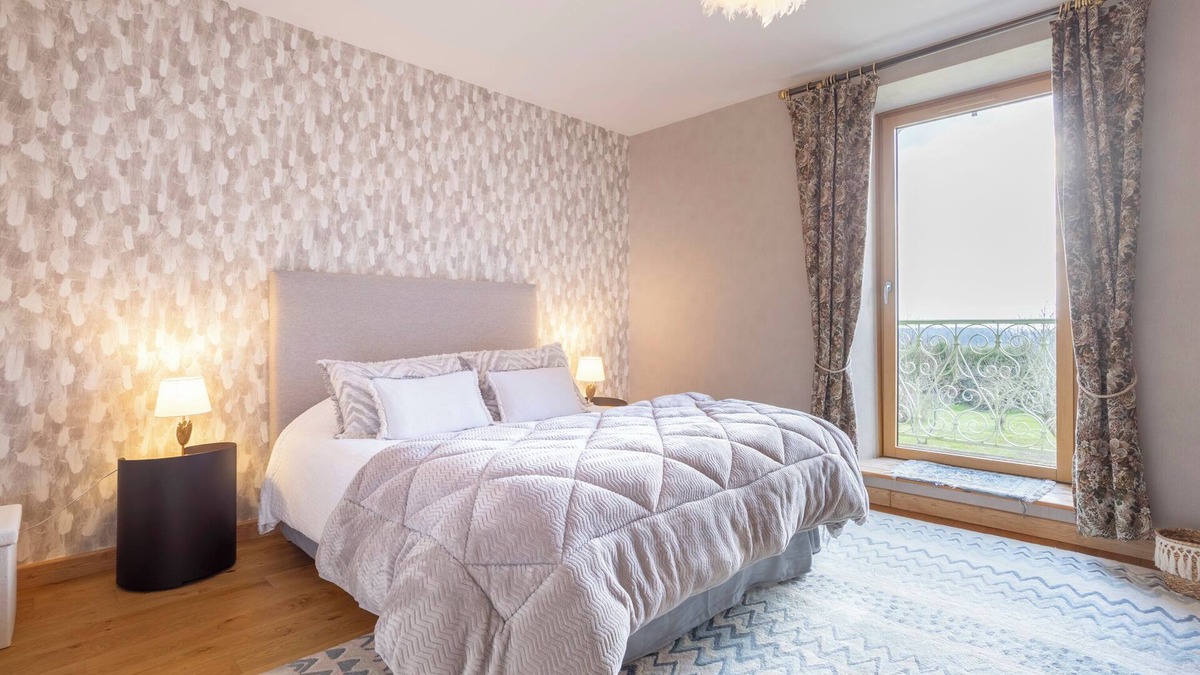 Concarneau Bed & Breakfast | Bed and Breakfast 'Madame De Staël' with Shared Terrace, Shared Garden and Wi-Fi