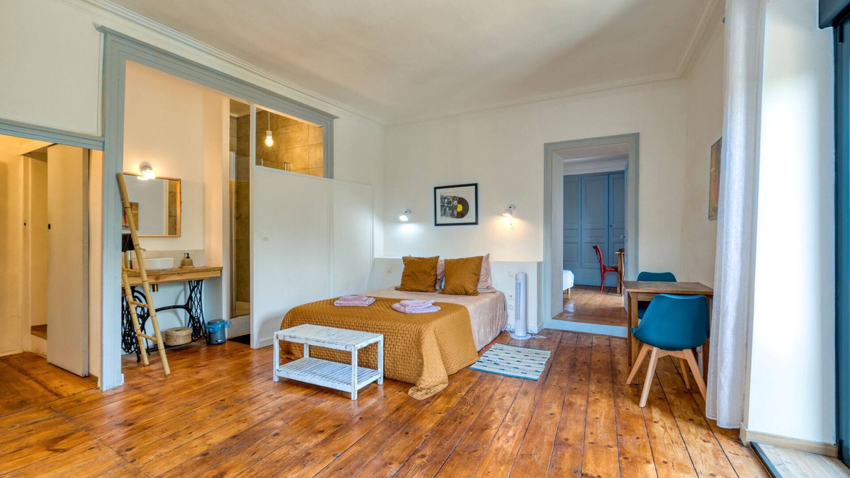 Saint-Andre-de-Sangonis Bed & Breakfast | Bed and Breakfast 'Chambre' with Shared Pool, Shared Garden and Wi-Fi