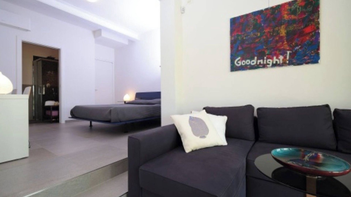 Palazzolo dello Stella Bed & Breakfast | Bed and Breakfast Loggia degli Artisti 'Deluxe Room One' with shared pool and air conditioning