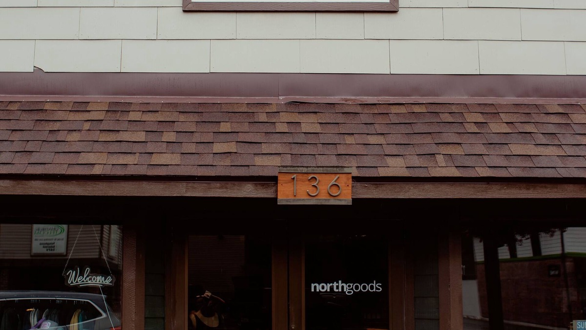 Grantsburg Apartment | Bed & Breakfast Club: private 80’s themed apartment