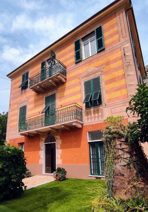 Finale Ligure Apartment | Bed on the Rocks