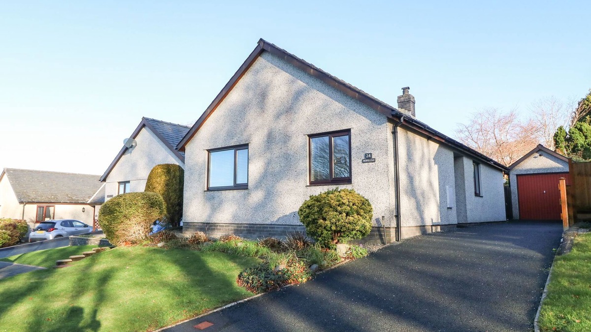 Talybont Cottage | BEDFELLTAN, pet friendly, with a garden in Talybont