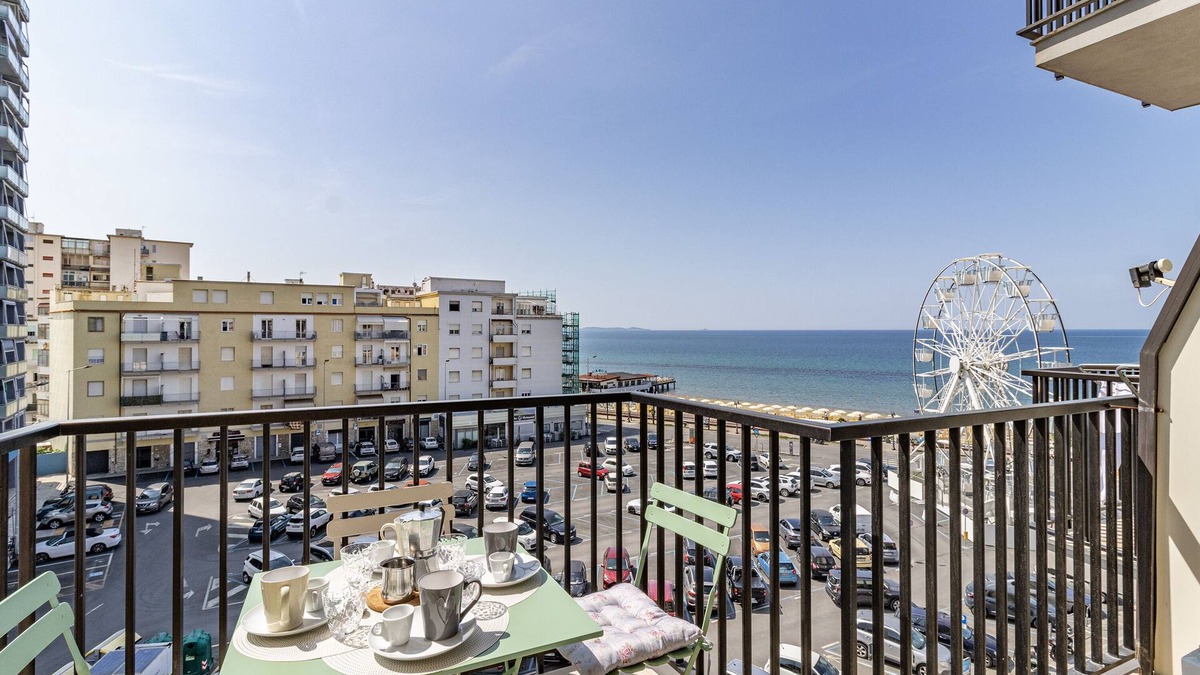 Follonica Apartment | Bedo House Beach Front, Follonica, Italy
