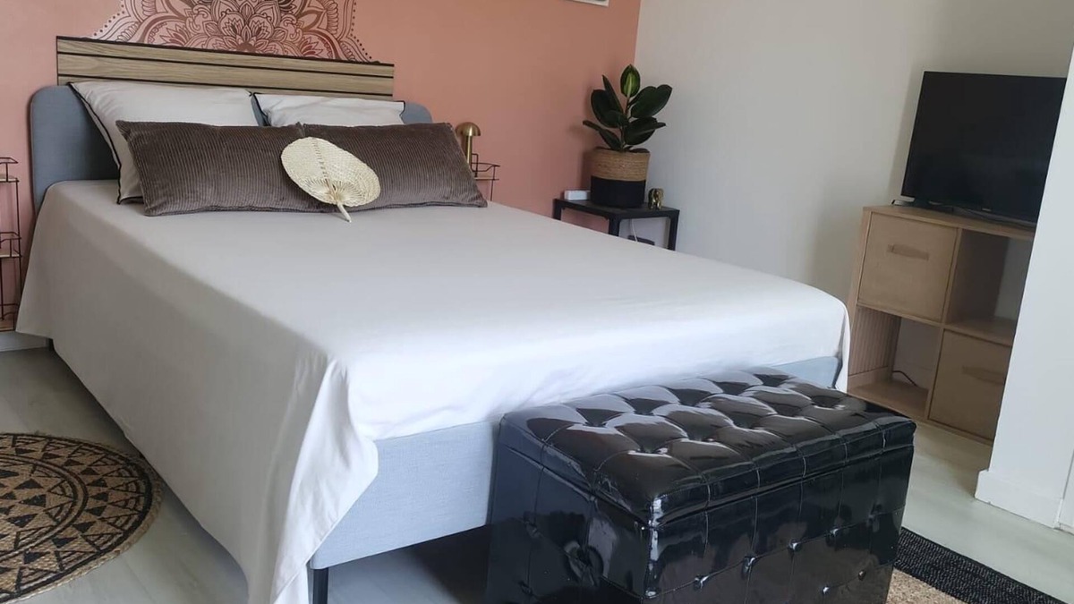 Saint Pierre de Feric Bed & Breakfast | Bedroom 1|Repos, Calm & Serenity - Chez Benny