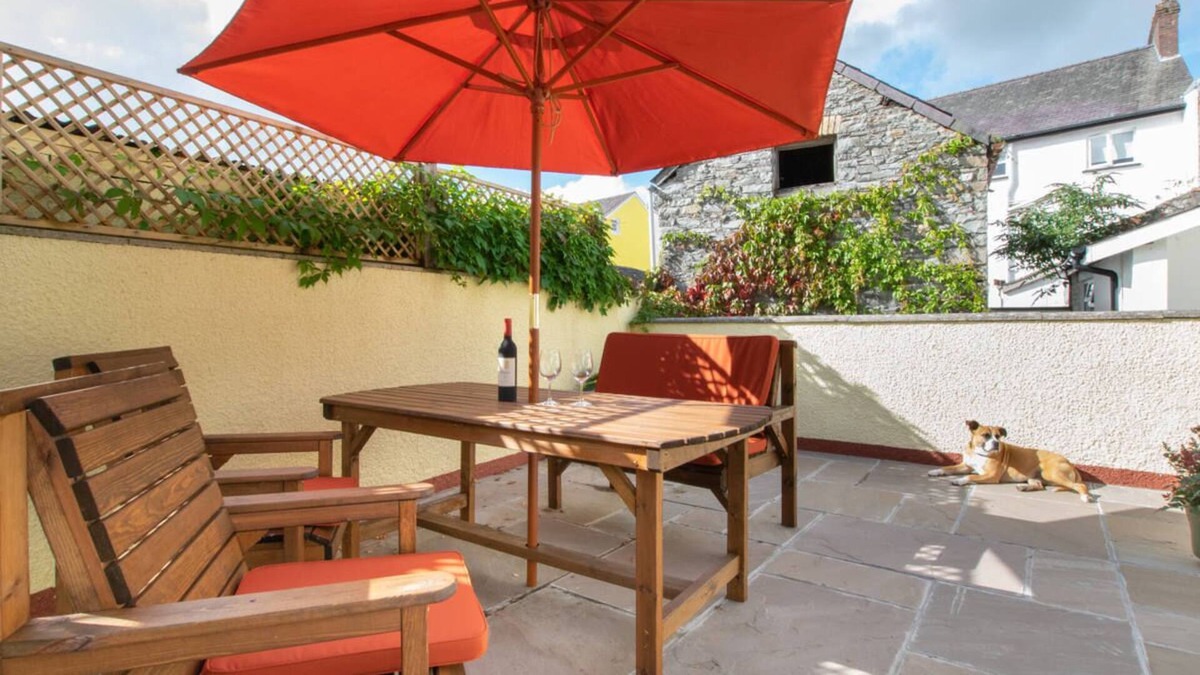 Llandovery House | Bedwen Arian in Llandovery