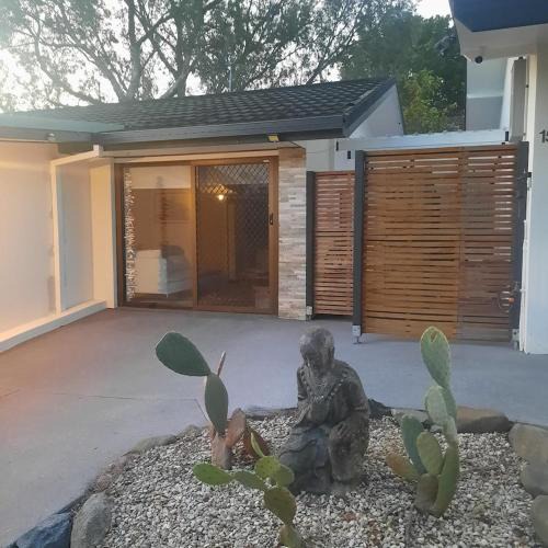 Robina Apartment | Bee Cottage
