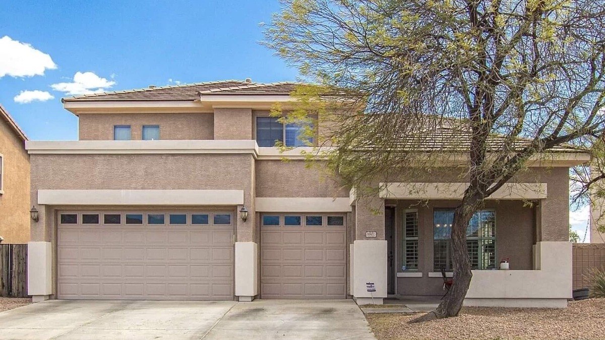 Rovey Farm Estates House | Bee home.