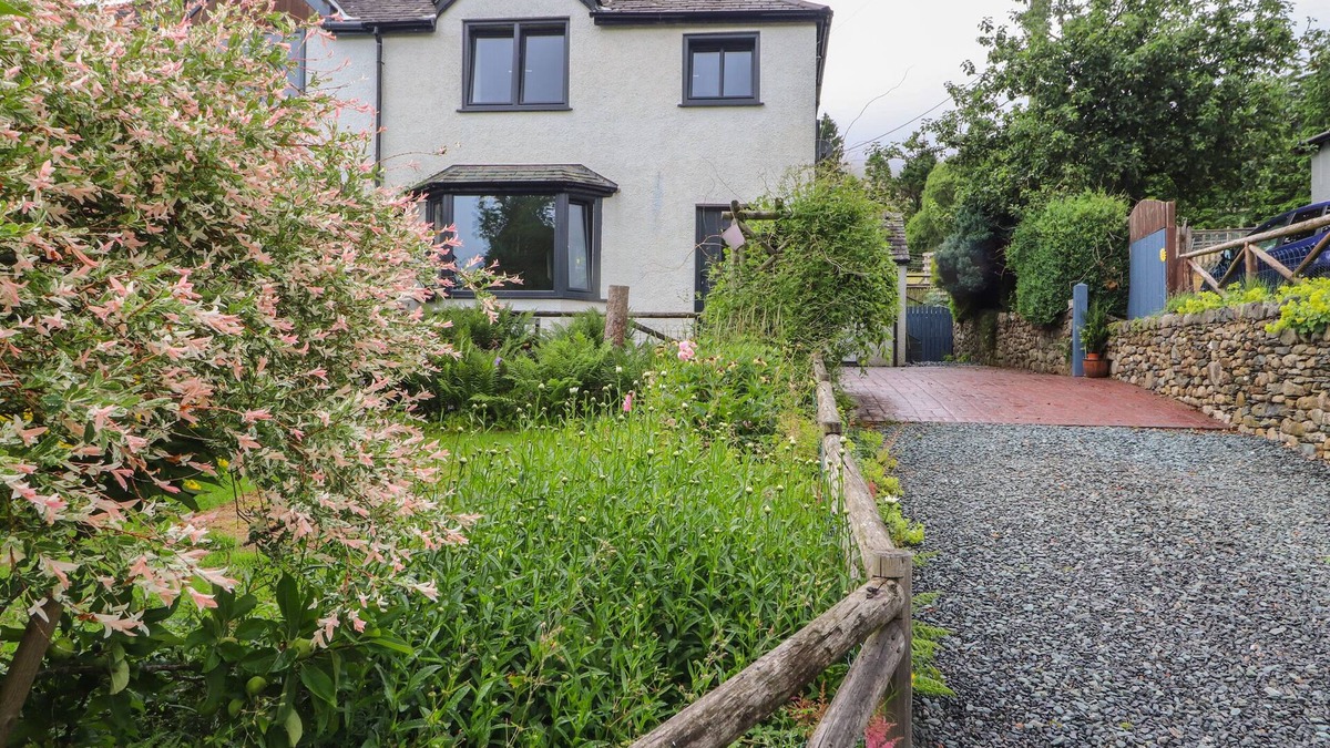 Threlkeld Cottage | BEECH CROFT, pet friendly, with open fire in Keswick