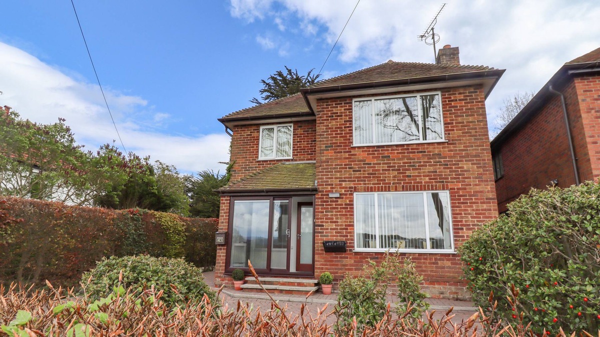 Scarborough House | BEECHWOOD VIEW, pet friendly, with a garden in Scarborough